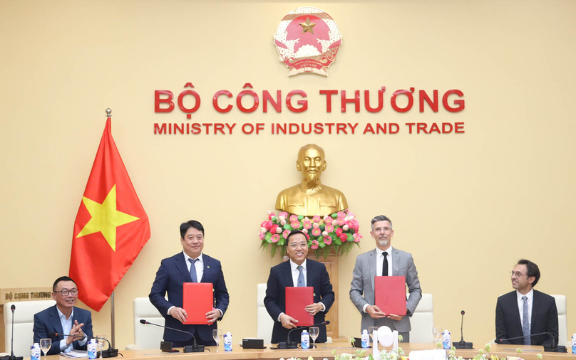 Vietnam Electricity receives 715 MW power plant from foreign investors as BOT contract ends